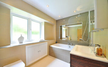 Dopasowane lustro łazienkowe – gotowe, czy na wymiar? Dopasowane lustro łazienkowe