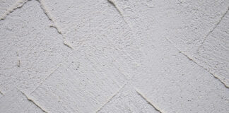 Jak naprawić dziurę w ścianie