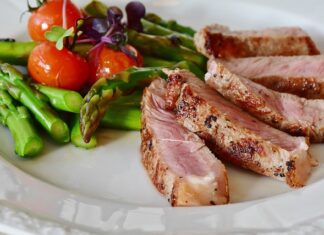 Jaki grill wybrać do ogrodu?