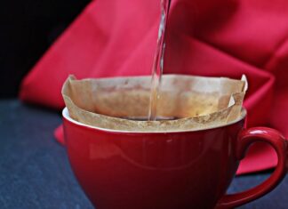 Kiedy filtrować wodę w basenie? Kiedy filtrować wodę w basenie?