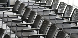 Wyposażenie poczekalni i przychodni - Jakie siedziska przetrwają lata intensywnego użytkowania